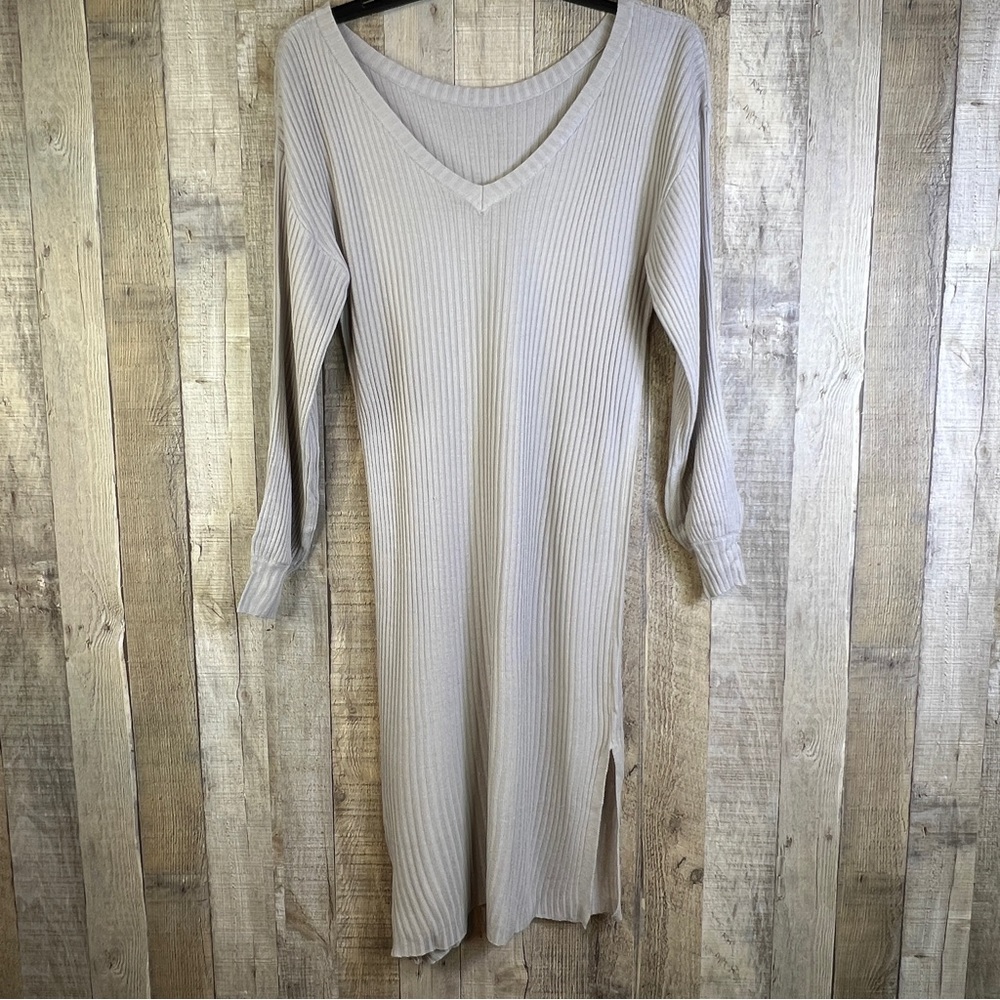 Unbranded Size Medium Ribbed V-Neck Gray Long Sleeve Lightweight Sweater…